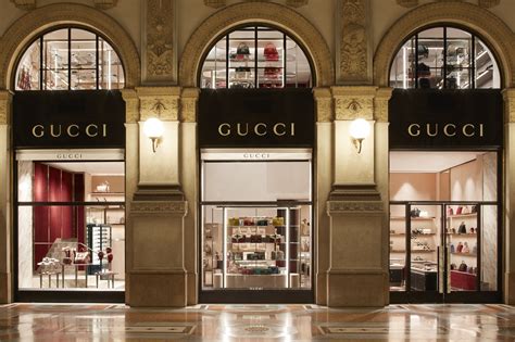 sede showroom gucci milano|where are gucci outlets located.